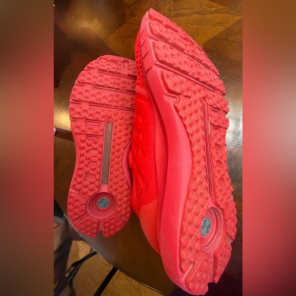 Athletic_Shoes